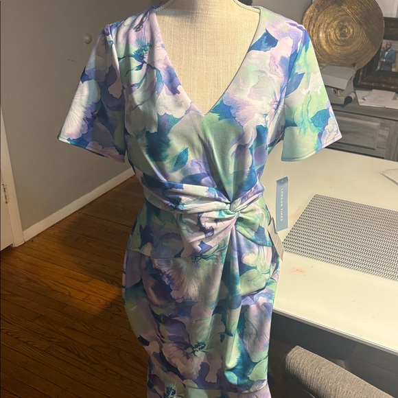 London Times Dresses & Skirts - 👑👑👑 NWT London Times 🩵🩷Floral Dress